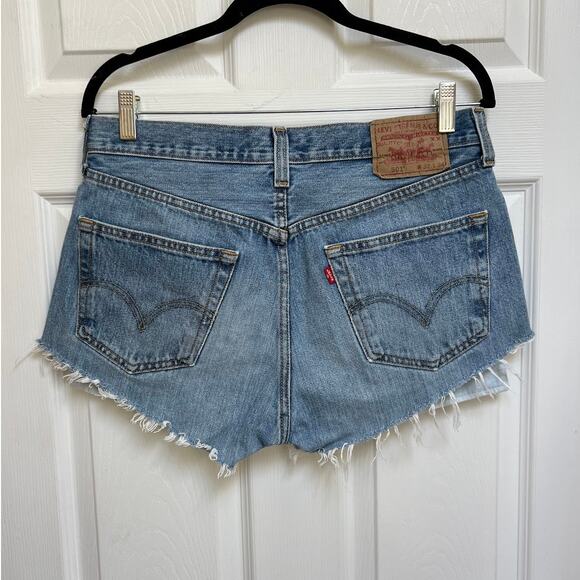 Levi's 501 Cut Off Jean Booty Denim Shorts - Picture 2 of 8